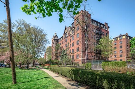 View of the Broadpark Lodge from North Broadway in White Plains