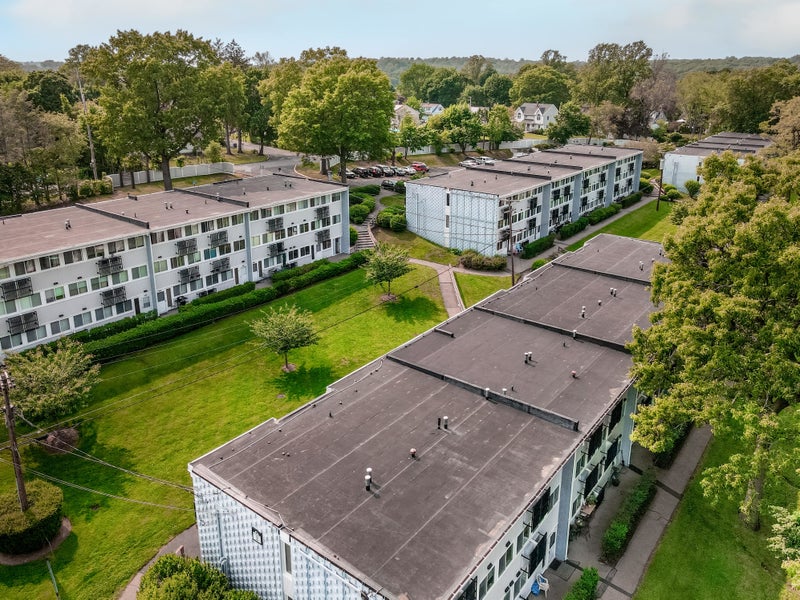 Wyndover Woods courtyards