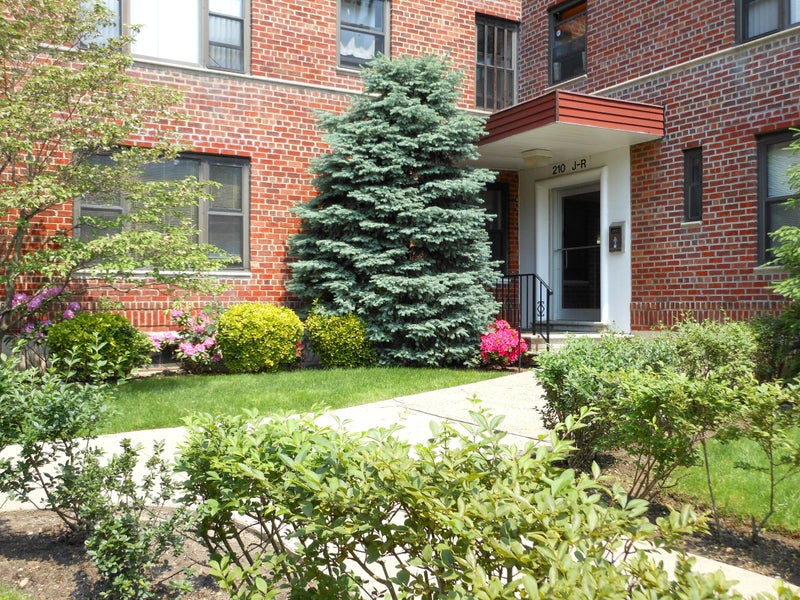 Building Entrance within Courtyard Manor