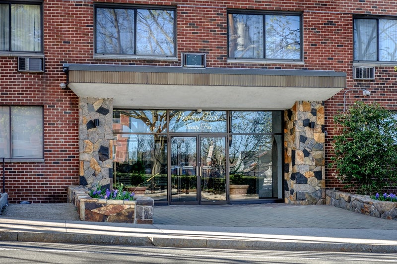Regency Park Cooperative in White Plains