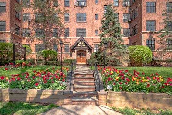 2 Westchester Avenue Entrance of the Broadpark Lodge
