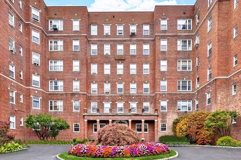 The front of The Dorchester cooperative in White Plains
