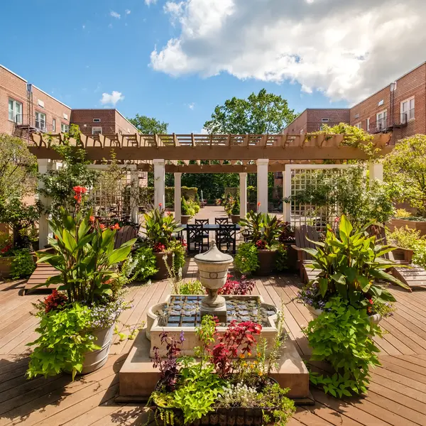 The Resident Courtyard and Gardens at The Gaylord in White Plains, New York
