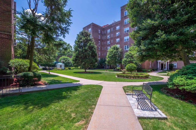 The Surrey Strathmore Courtyard