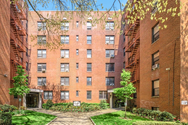 Windsor Towers Cooperative on Windsor Terrace in White Plains